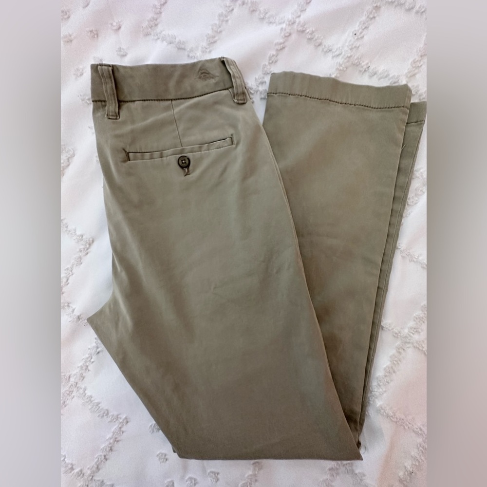 Tommy Bahama mens straight leg khakis. Worn a couple of times. Size 30x30